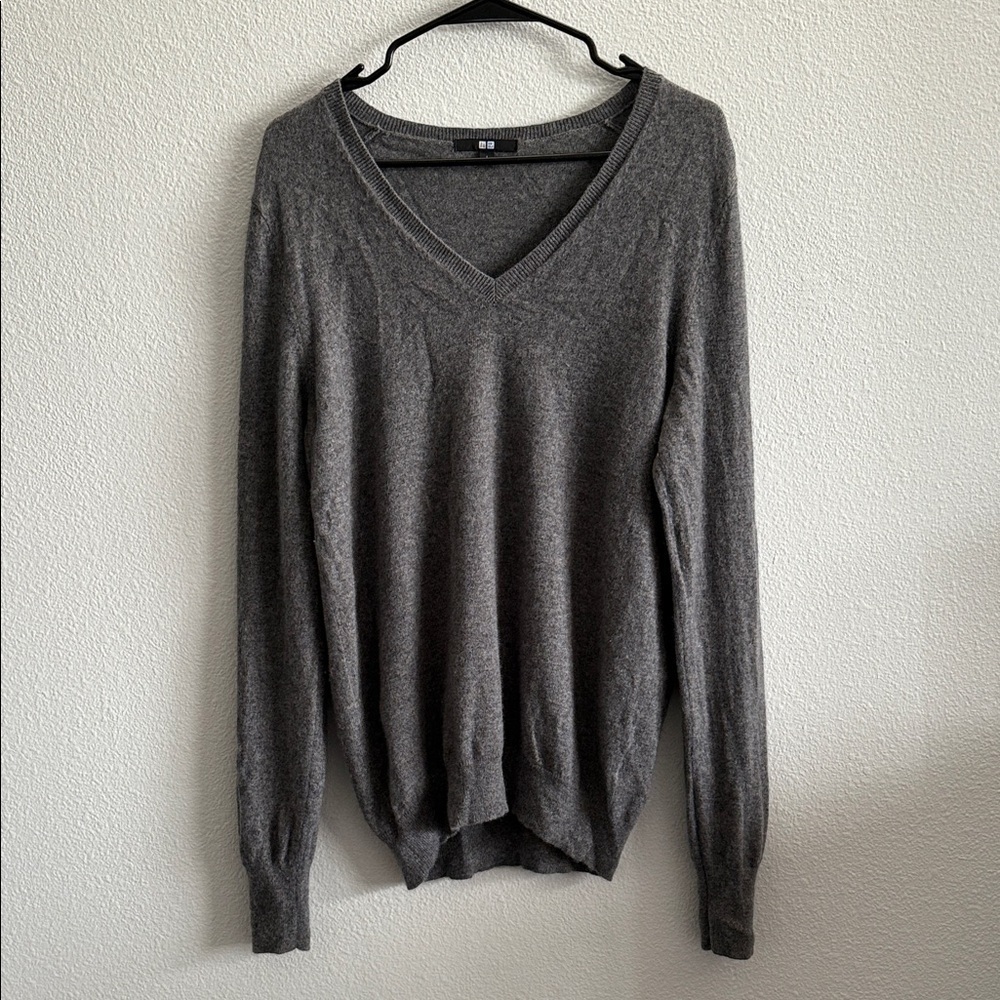 Uniqlo Cashmere Gray V-Neck Men's Sweater Large